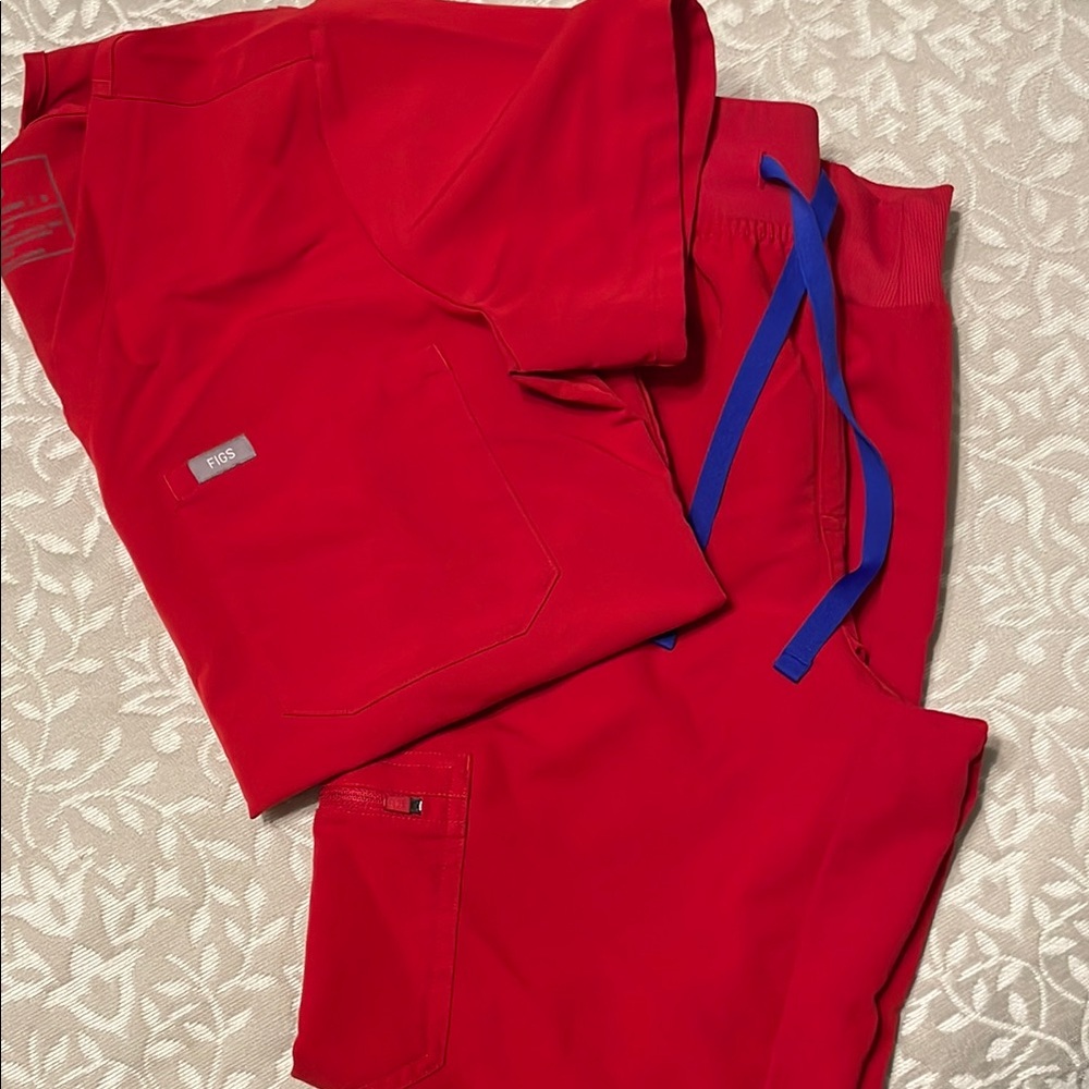 Figs Winning Red scrub top/bottom set